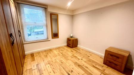 2 bedroom Maisonette to let in Kingston Road, Leatherhead, KT22