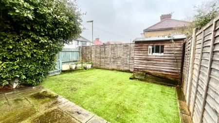 2 bedroom Maisonette to let in Kingston Road, Leatherhead, KT22