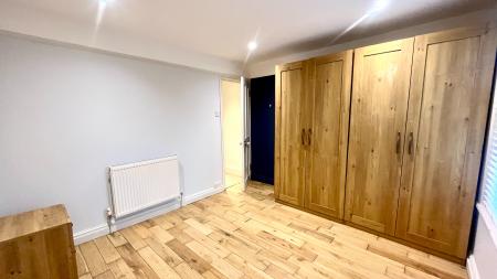 2 bedroom Maisonette to let in Kingston Road, Leatherhead, KT22