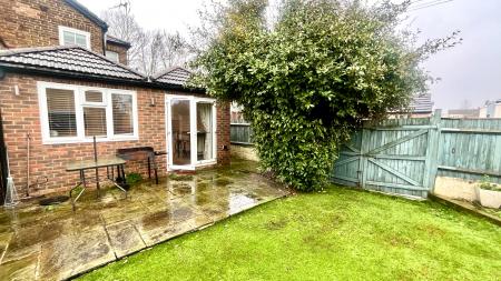 2 bedroom Maisonette to let in Kingston Road, Leatherhead, KT22