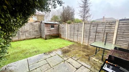 2 bedroom Maisonette to let in Kingston Road, Leatherhead, KT22