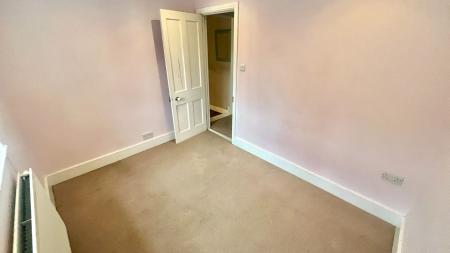 2 bedroom Maisonette to let in Kingston Road, Leatherhead, KT22