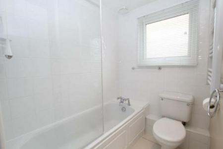 1 bedroom Semi-detached house to let in Elm Road, New Malden, London, KT3