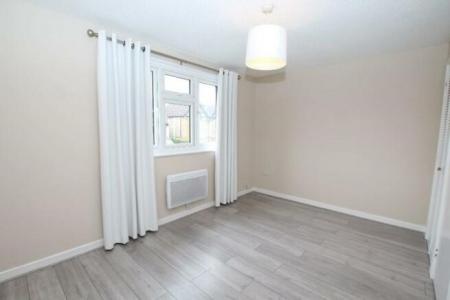 1 bedroom Semi-detached house to let in Elm Road, New Malden, London, KT3