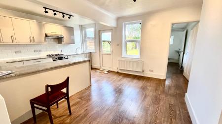 2 bedroom End of terrace house to let in Cottage Road, West Ewell, Epsom, KT19