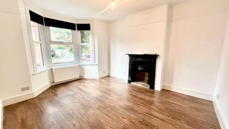 2 bedroom End of terrace house to let in Cottage Road, West Ewell, Epsom, KT19