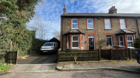 2 bedroom End of terrace house to let in Cottage Road, West Ewell, Epsom, KT19