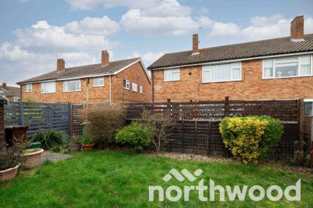 2 bedroom Maisonette for sale in Larkspur Way, West Ewell, Epsom, KT19