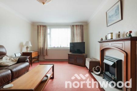 2 bedroom Maisonette for sale in Larkspur Way, West Ewell, Epsom, KT19