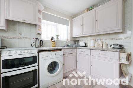 2 bedroom Maisonette for sale in Larkspur Way, West Ewell, Epsom, KT19