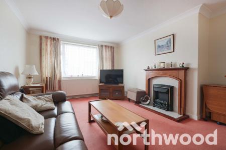 2 bedroom Maisonette for sale in Larkspur Way, West Ewell, Epsom, KT19