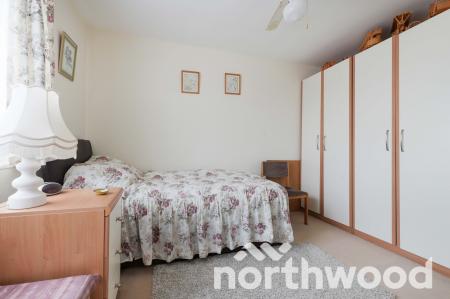 2 bedroom Maisonette for sale in Larkspur Way, West Ewell, Epsom, KT19