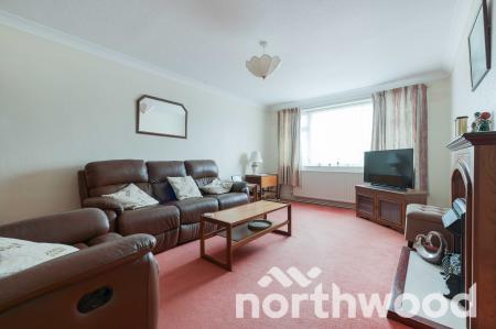 2 bedroom Maisonette for sale in Larkspur Way, West Ewell, Epsom, KT19