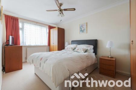 2 bedroom Maisonette for sale in Larkspur Way, West Ewell, Epsom, KT19