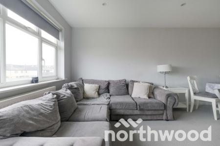 2 bedroom Maisonette for sale in Larkspur Way, West Ewell, Epsom, KT19