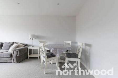 2 bedroom Maisonette for sale in Larkspur Way, West Ewell, Epsom, KT19