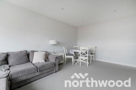 2 bedroom Maisonette for sale in Larkspur Way, West Ewell, Epsom, KT19