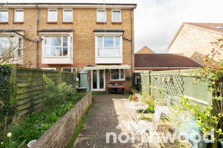 3 bedroom Town house for sale in Farriers Road, Epsom, KT17