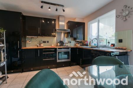 3 bedroom Town house for sale in Farriers Road, Epsom, KT17