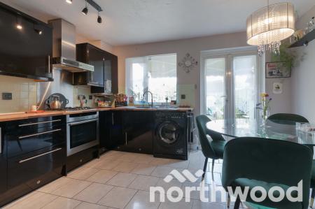 3 bedroom Town house for sale in Farriers Road, Epsom, KT17