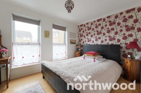 3 bedroom Town house for sale in Farriers Road, Epsom, KT17