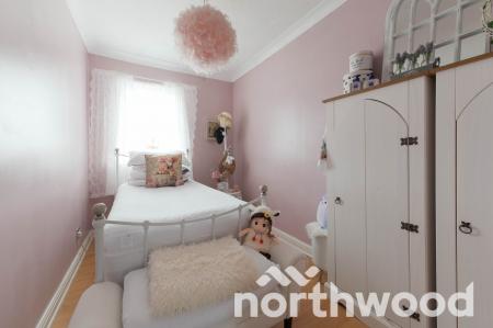 3 bedroom Town house for sale in Farriers Road, Epsom, KT17