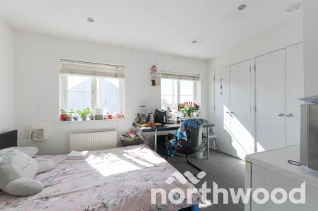 4 bedroom Town house for sale in Revere Way, Ewell, Epsom, KT19