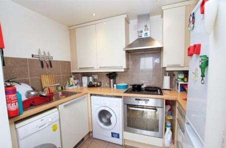 2 bedroom Flat to let in High Street, Feltham, TW13