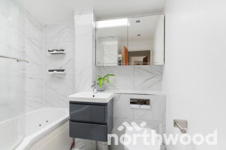 2 bedroom Maisonette for sale in Hazel Mead, Ewell, Epsom, KT17