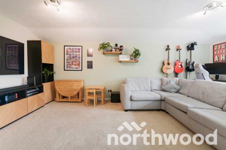 2 bedroom Maisonette for sale in Hazel Mead, Ewell, Epsom, KT17