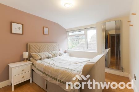 2 bedroom Maisonette for sale in Hazel Mead, Ewell, Epsom, KT17