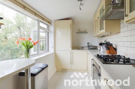 2 bedroom Maisonette for sale in Hazel Mead, Ewell, Epsom, KT17