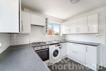 2 bedroom Maisonette for sale in Nightingale Drive, West Ewell, Epsom, KT19