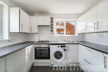 2 bedroom Maisonette for sale in Nightingale Drive, West Ewell, Epsom, KT19