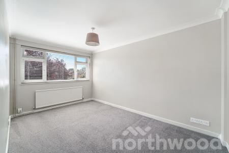2 bedroom Maisonette for sale in Nightingale Drive, West Ewell, Epsom, KT19