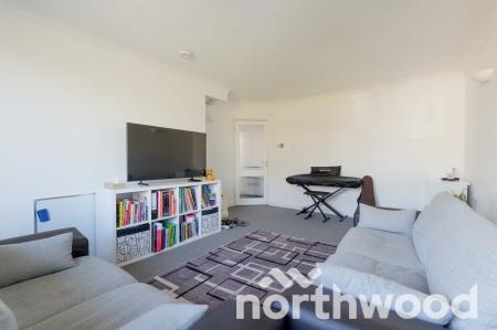2 bedroom Maisonette for sale in Nightingale Drive, West Ewell, Epsom, KT19