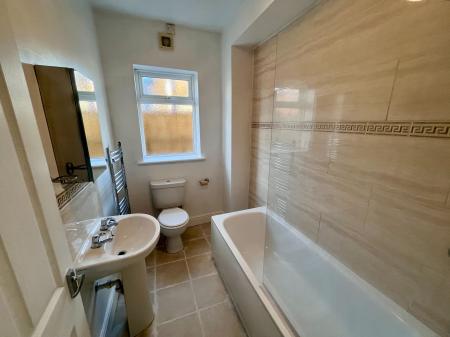 2 bedroom Flat to let in Kingston Road, Kingston upon Thames, KT1