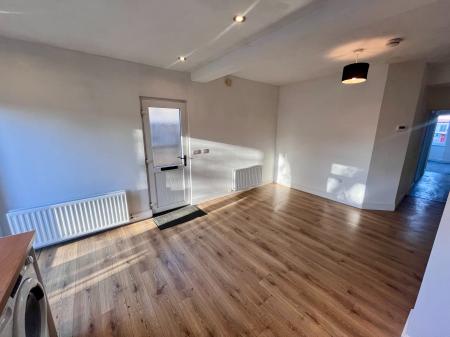 2 bedroom Flat to let in Kingston Road, Kingston upon Thames, KT1