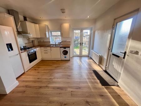 2 bedroom Flat to let in Kingston Road, Kingston upon Thames, KT1