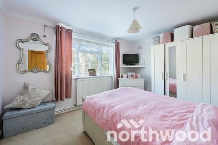 2 bedroom Maisonette for sale in Collier Close, West Ewell, Epsom, KT19