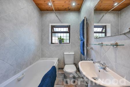 3 bedroom Terraced House for sale in Gainsborough Road, Epsom, KT19