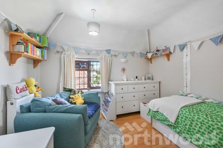 3 bedroom Terraced House for sale in Gainsborough Road, Epsom, KT19