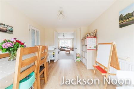 4 bedroom Detached house to let in Heatherside Road, West Ewell, Epsom, KT19