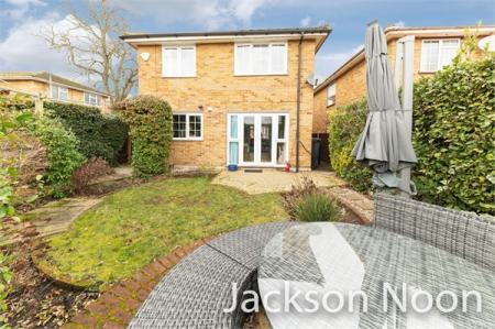 4 bedroom Detached house to let in Heatherside Road, West Ewell, Epsom, KT19