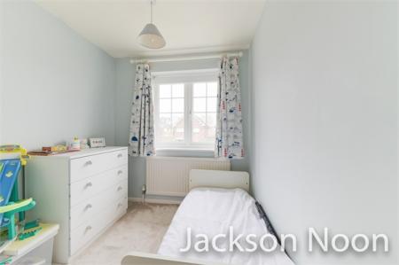 4 bedroom Detached house to let in Heatherside Road, West Ewell, Epsom, KT19