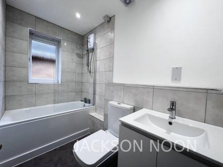 4 bedroom Detached house to let in Heatherside Road, West Ewell, Epsom, KT19