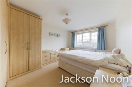 4 bedroom Detached house to let in Heatherside Road, West Ewell, Epsom, KT19