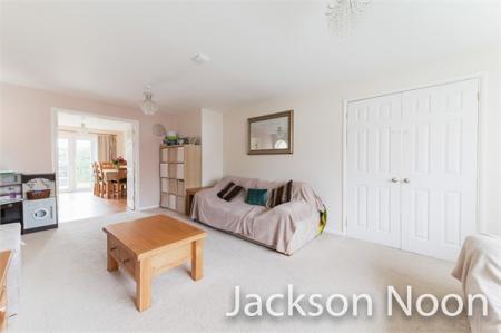 4 bedroom Detached house to let in Heatherside Road, West Ewell, Epsom, KT19