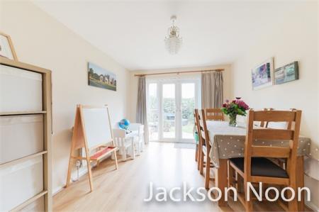 4 bedroom Detached house to let in Heatherside Road, West Ewell, Epsom, KT19