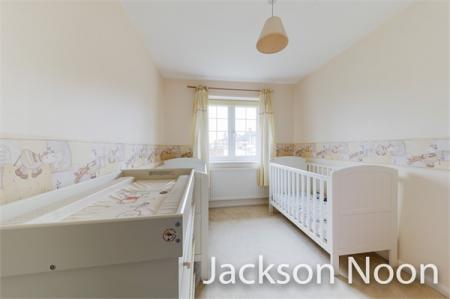 4 bedroom Detached house to let in Heatherside Road, West Ewell, Epsom, KT19